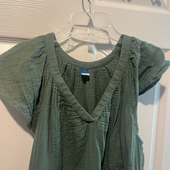 Green V-Neck Dress - Picture 2 of 4